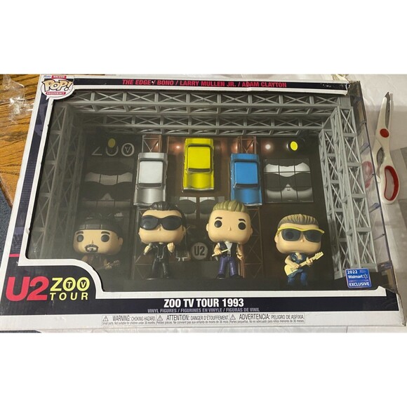 Funko Pop Deluxe U2 Zoo TV Tour 1993 Walmart Lmtd Edition Set with Stage New - Picture 14 of 16